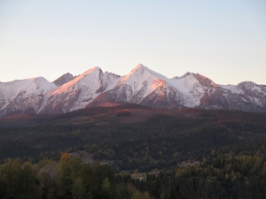 Jesienne Tatry o wschodzie Słońca z Przełęczy nad Łapszanką