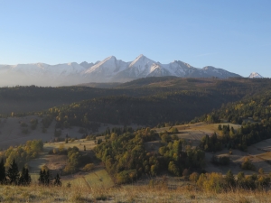 Widok na Tatry o poranku z okolic Osturni