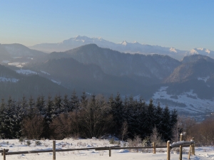 Zimowy widok na Tatry z okolic Bacówki pod Bereśnikiem